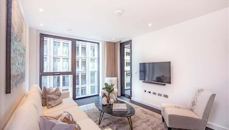 2 bed property in Charles Clowes Walk, London